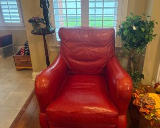 Hickory North Carolina beautiful red leather chair with set