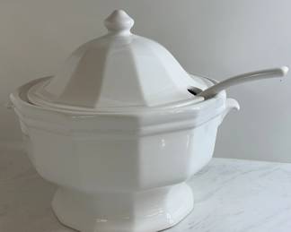 Gorgeous Pfaltzgraff Heritage Large White Soup Tureen With Ladle And Lid