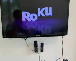 Samsung 32in TV Roku System