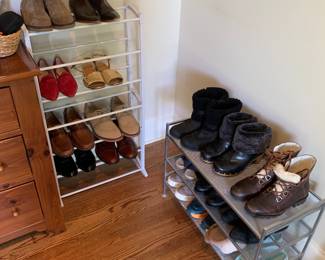 Women's shoes size 8; men's shoes 11