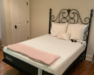 Queen size adjustable bed with Tempurpedic mattress