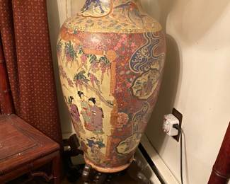 Fine pair of Palace floor vases with rosewood pedestals