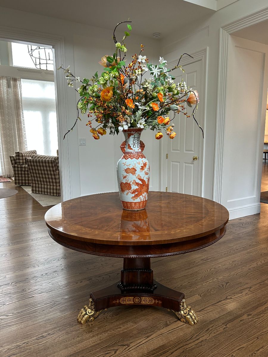 Round Clawfoot Table with pad