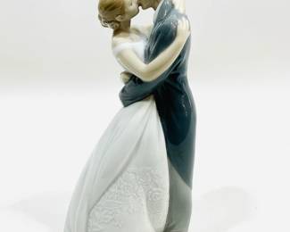 Lladro Nao "A Kiss Forever" Figurine