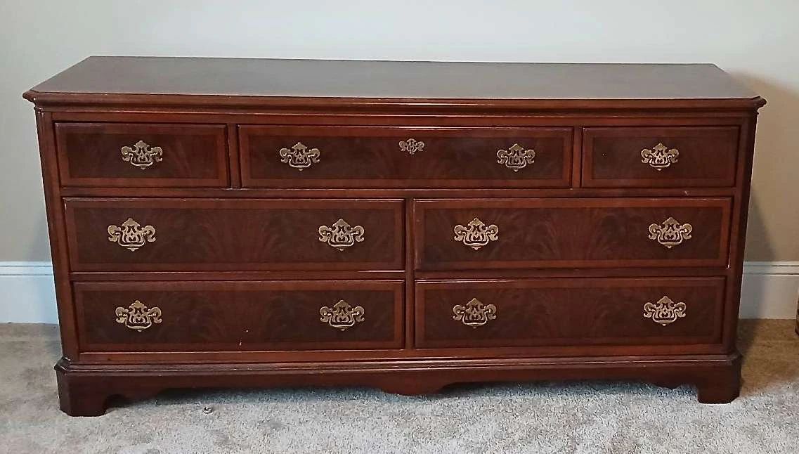 001 Drexel Chippendale Style Mahogany Bedroom Dresser