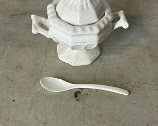 Ceramic serving bowl