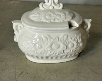 Ceramic serving bowl