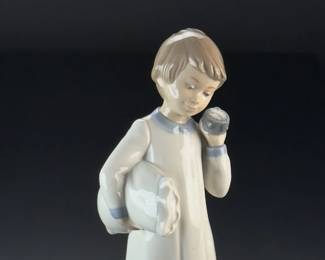 Lladro NAO Ready for Bed Porcelain Figurine
