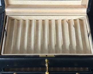Saracen Executive 36 Slot Pen Display Case