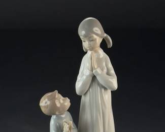 Lladro ”Teaching to Pray” Porcelain Figurine 4779