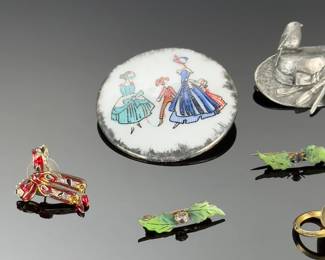 Lot of Vintage Pins Brooches and Pendants