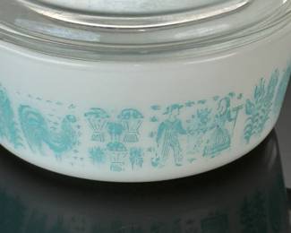 Pyrex #472 White Blue Amish Butterprint 1 1/2 pt Casserole Dish With Lid