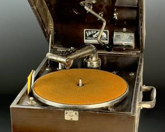 Antique Victor Victrola #50 Phonograph VV-50 Portable with Rare Canvas Case
