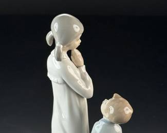 Lladro ”Teaching to Pray” Porcelain Figurine 4779