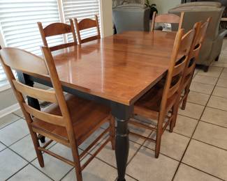 Kitchen table & 6 chairs
