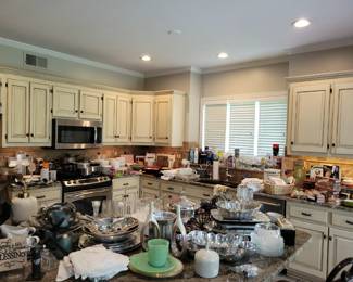 Full kitchen