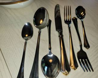 Flatware set