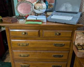 Dresser