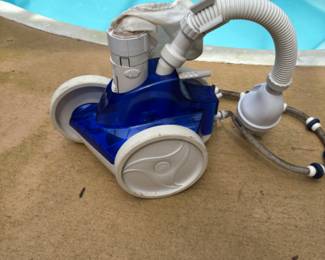 Polaris 360 swimming pool vacuum