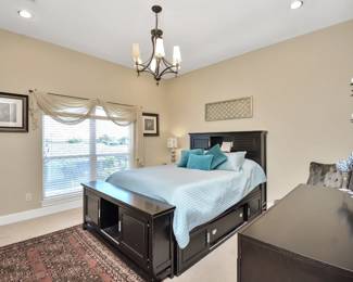 Quinn bed $800