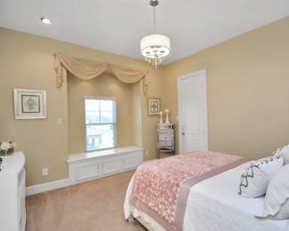 Quinn bedroom set $2000