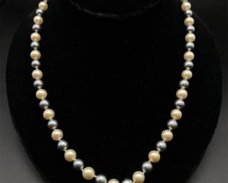Alternating White & Black Faux Pearl Single Strand Necklace
