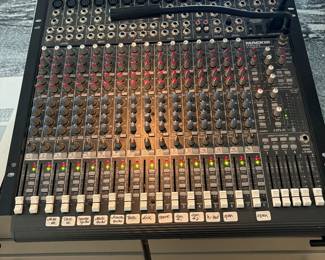 Mackie CR1604-VLZ mic/line mixing console