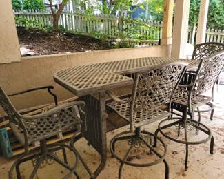 Outdoor wr iron bar & 4 bar stools