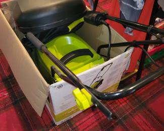 Electric lawnmower