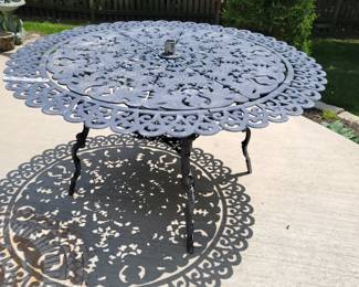 Outdoor table & 5 chairs