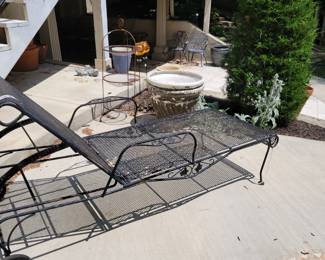 Wr iron lounger