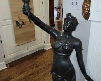 Statue w/lamp