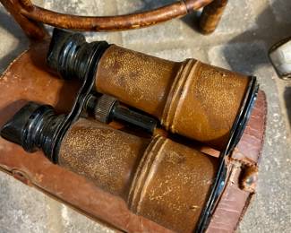 WW1 era British Army binoculars with leather case