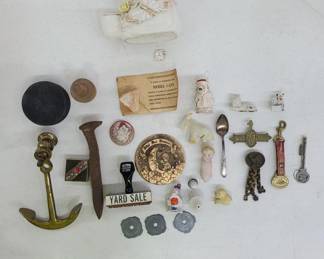 Miscellaneous trinkets and collectibles