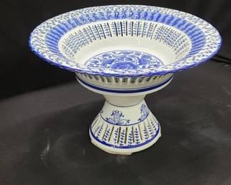 Seymour Mann China blue footed centerpiece