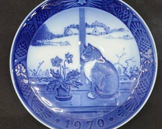 Royal Copenhagen Cat and Christmas Rose plate 1970