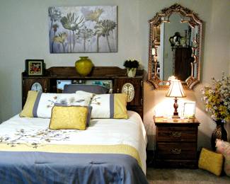Queen Bed with Simmons Beauty Sleep Mattress