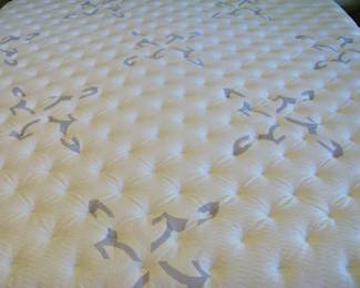 King Bed with Carved Wood Headboard / Beauty rest Pillow Top Mattress