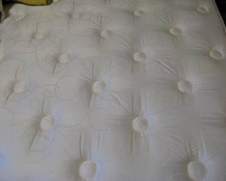 Queen Bed with Simmons Beauty Sleep Mattress