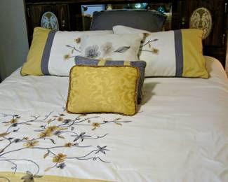 Queen Bed with Simmons Beauty Sleep Mattress