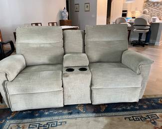 Electric recliners with middle console and cup holders