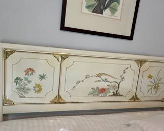 Beautiful hand painted, white lacquered, Tempur-Pedic king Size bed