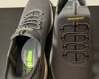 Men's Skechers slip ins size 11 1/2