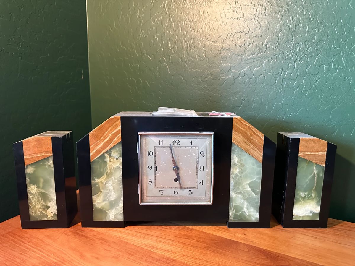 MANTLE CLOCK