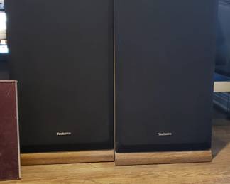 Cabinet stereo speakers