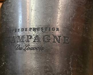 Yeah, ok. Looks like it is indeed a champagne bucket.