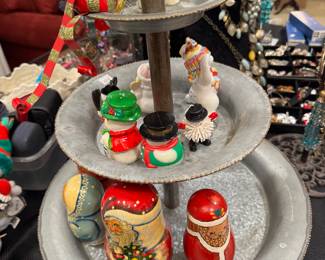 Nesting santas
