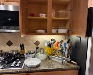Pyrex, kitchen items.