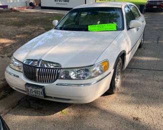 1998 Lincoln Continental. Low miles. Taking bids