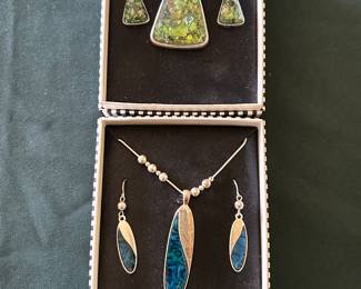 Fun boxed jewelry sets.